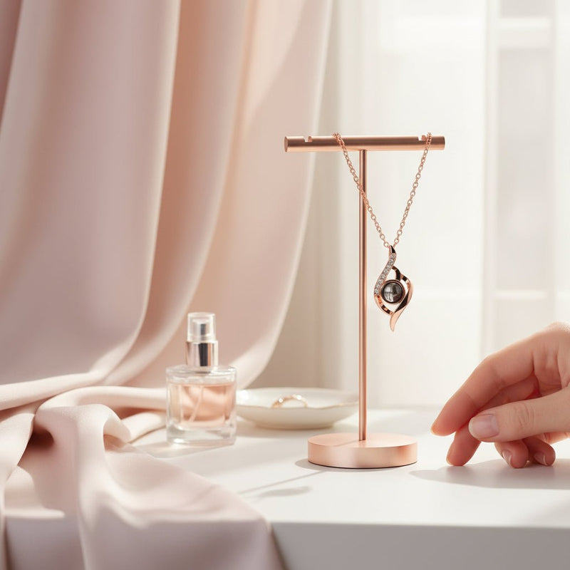 100 Dildə "Səni Sevirəm" – Asimmetrik Həndəsi Diamond BoyunbağıbizimHousebizimHouseBoz - bizimHouse