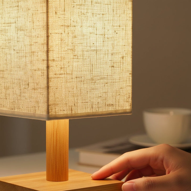 Modern Bambu Altlıqlı Masaüstü Lampa – Kətan Abajur və Yumşaq İşıqlandırmabizimHousebizimHouseAğ - bizimHouse